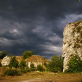 Ciemne chmury nad Skałkami Twardowskiego