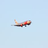 Boeing 737-33A #G-CELE